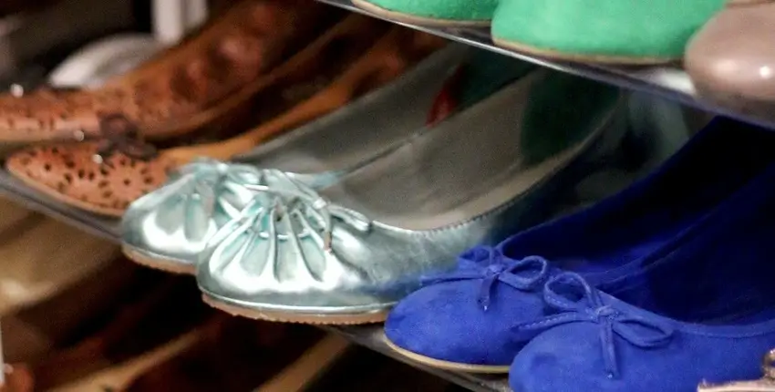 догляд за взуттям,догляд за шкіряним взуттям,догляд за текстильним взуттям,догляд за лакованим взуттям